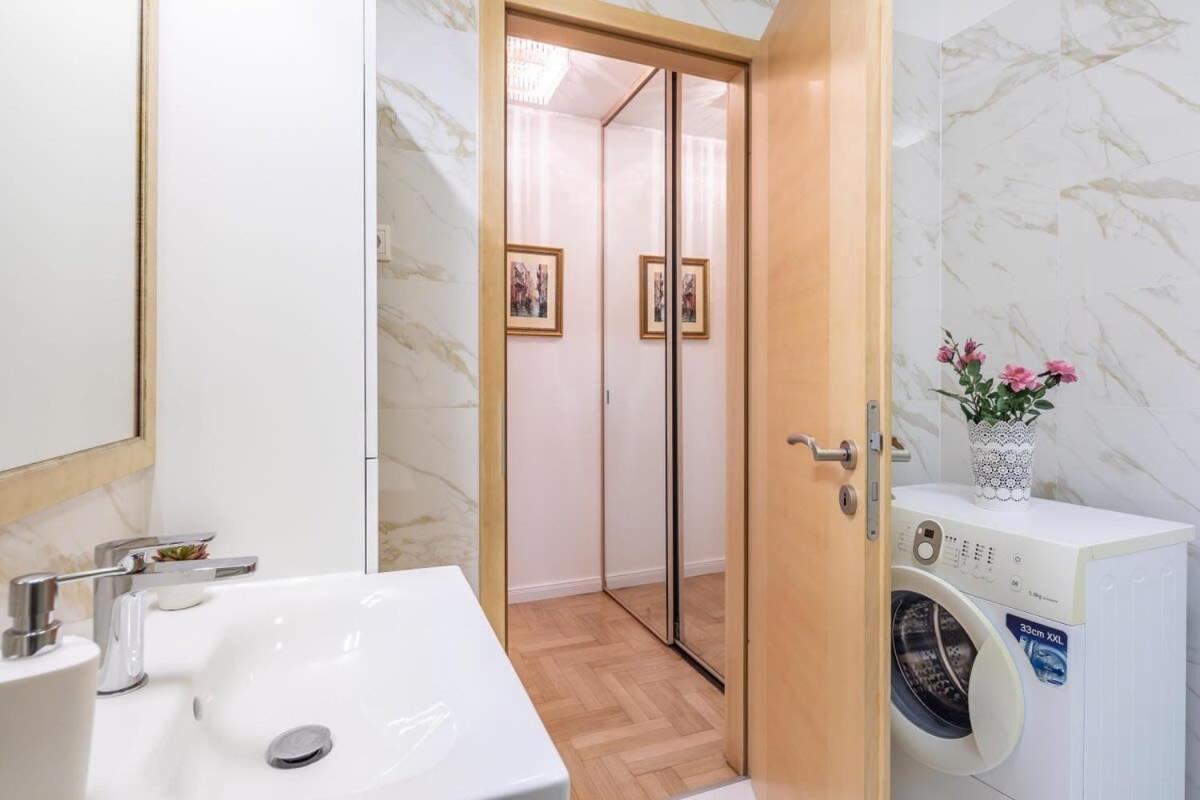 Homey Apartment With Ac And Balcony بودابست المظهر الخارجي الصورة