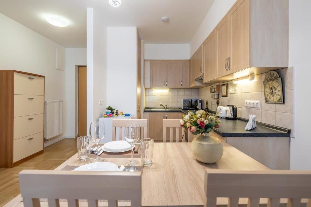 Homey Apartment With Ac And Balcony بودابست المظهر الخارجي الصورة