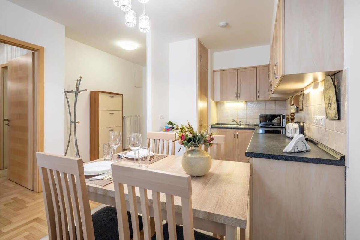 Homey Apartment With Ac And Balcony بودابست المظهر الخارجي الصورة