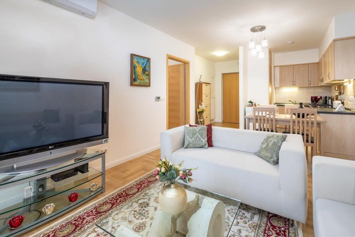 Homey Apartment With Ac And Balcony بودابست المظهر الخارجي الصورة