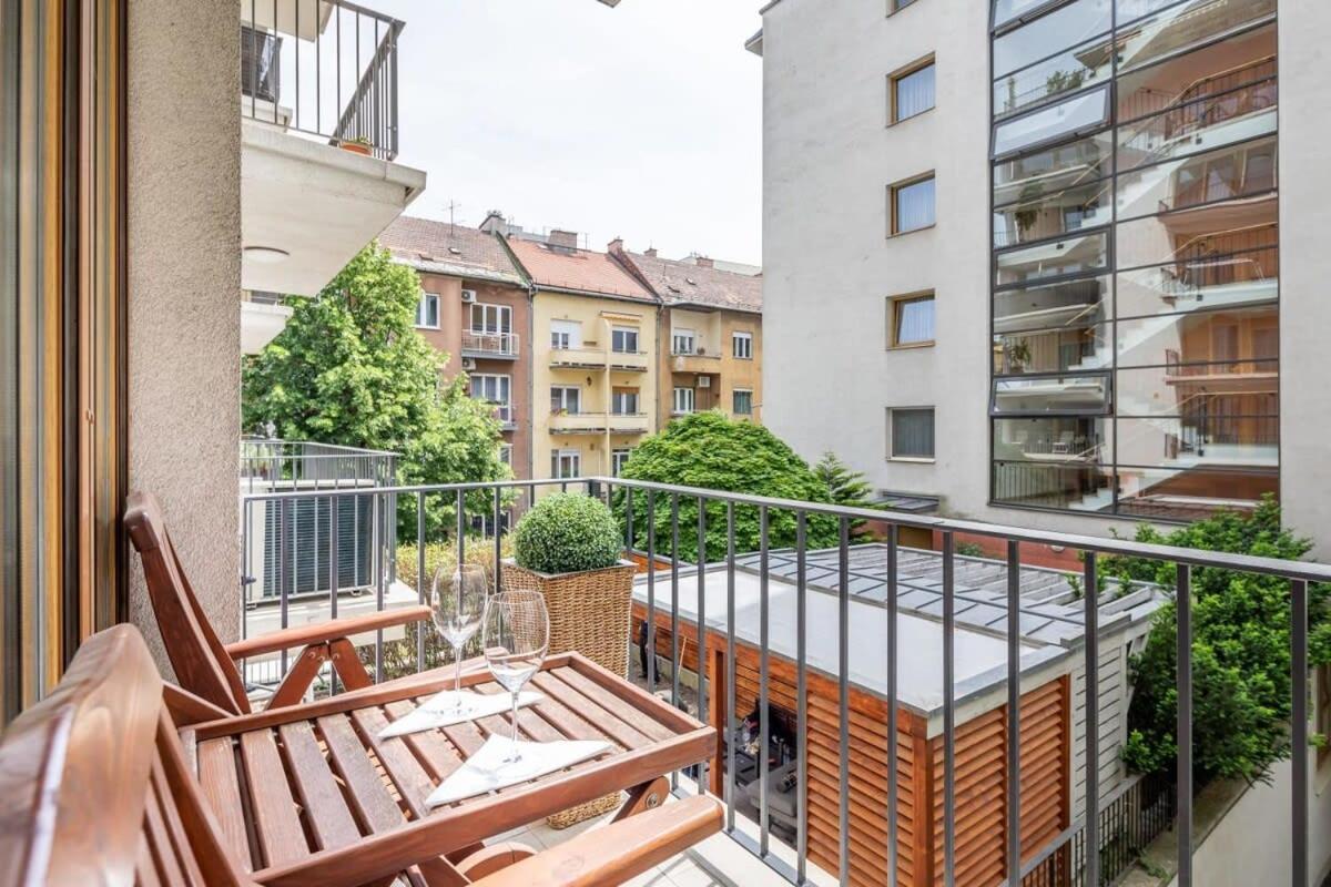 Homey Apartment With Ac And Balcony بودابست المظهر الخارجي الصورة